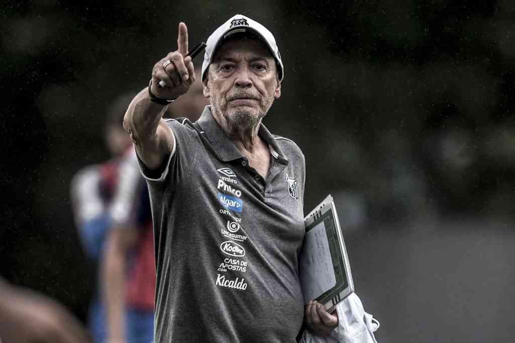 Em momento confuso, Santos faz estreia na Libertadores na Argentina